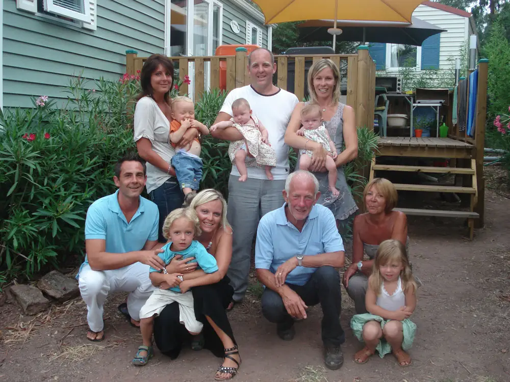 Drei Generationen der Familie Delmer im Urlaub bei Esterel Caravaning, treue Gäste seit 1978