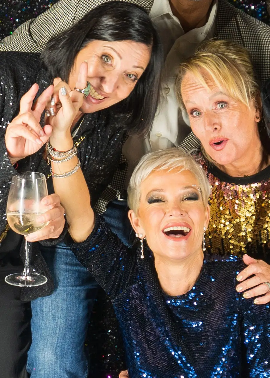 Véro, Sabine und Aurore, das Trio von Esterel Caravaning bei einem festlichen Abend zum 50. Jubiläum