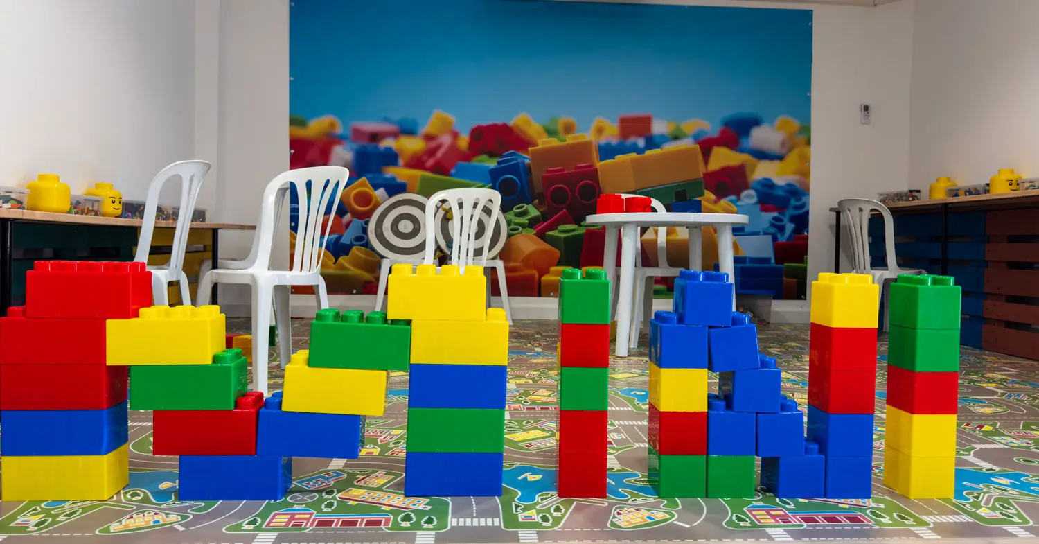 Die Lego-Bar im Mini-Club von Esterel Caravaning